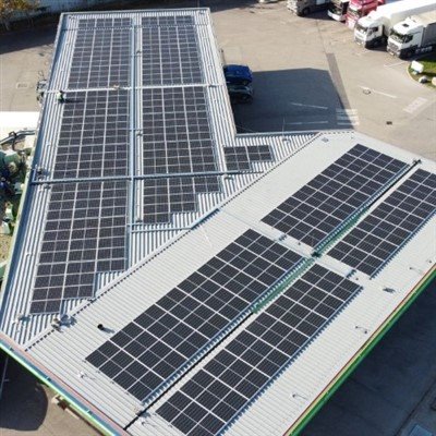 200 kW-os hibrid napelemes tárolórendszer
